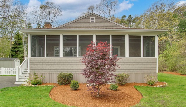Walk to Sagamore Beach! Curated + Spacious Cottage