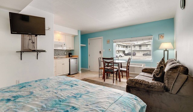 Walk to Shore! Family Haven w/Pool in Ocean City