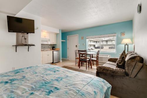 Walk to Shore! Family Haven w/Pool in Ocean City