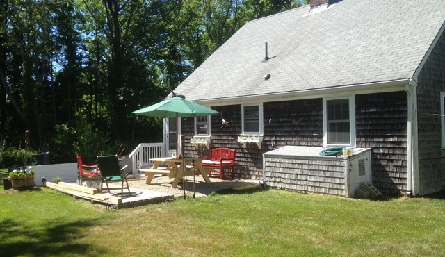 Walk to the beach and listen to the birds from this comfortable private cottage!