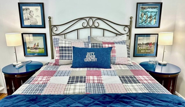 Walk to West Point 3 Bedroom- 1 King and 2 Queen 2 Bathroom