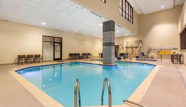 Washington DC | Couples Capital Getaway | Gym + Downtown Stay