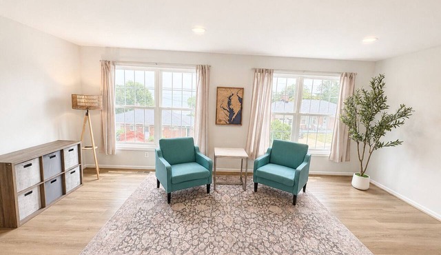 Water Views Walk to Private Beach 2 King Beds Sleeps 8