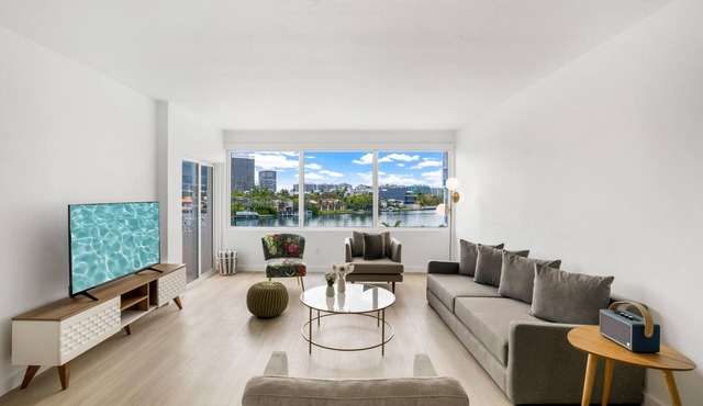 Waterfront 2BR/2BA Apt with Stunning Views