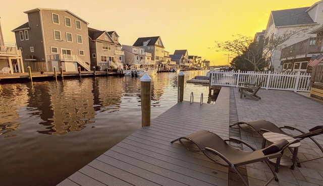 Waterfront Bayside 3 bed 2 bath Seaside Heights/Ortley -Dock & Fenced Patio in Seaside Heights