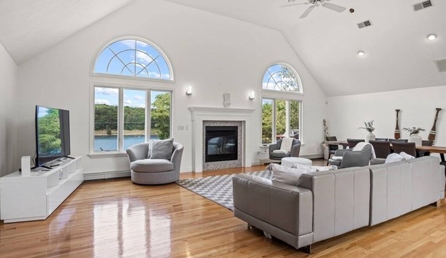 Waterfront Cape Cod Escape, Private Views, 2BR + Bonus Sleeping