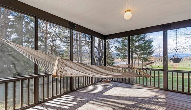 Waterfront hideaway with views, private dock on Pend Oreille River, kayaks & W/D