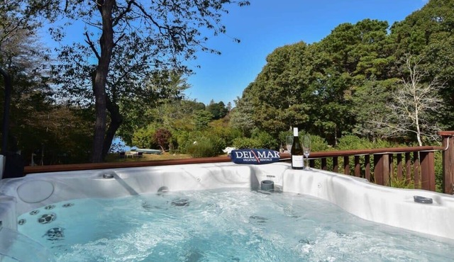 Waterfront home with Hot Tub, Firepit and Game Room