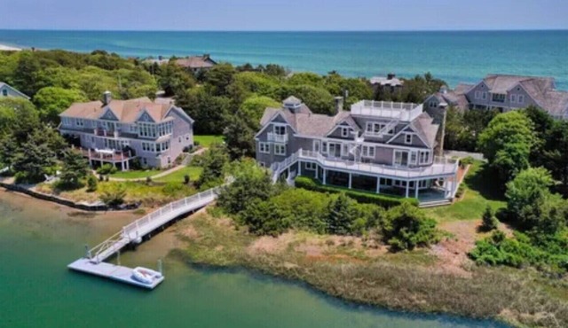 Waterfront in Great Island, West Yarmouth, MA -private beach access -sleeps 13