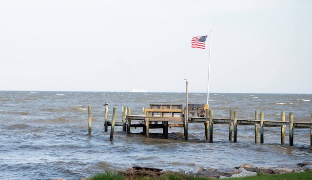 Waterfront lux cottage with amazing views near DC