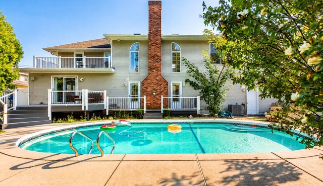 Waterfront Pool Retreat Near Niagara Falls & Buffalo Bills