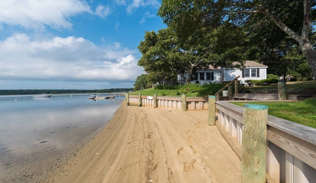 Waterfront , Private family beach and dock. Incredible sunsets!