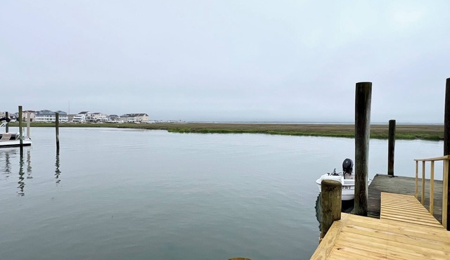 Waterfront Single family ranch home in North Wildwood! Beautiful Sunsets!