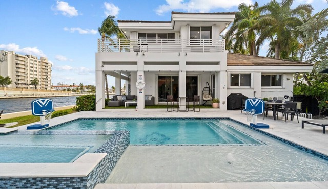 Waterfront Villa, Steps to Beach