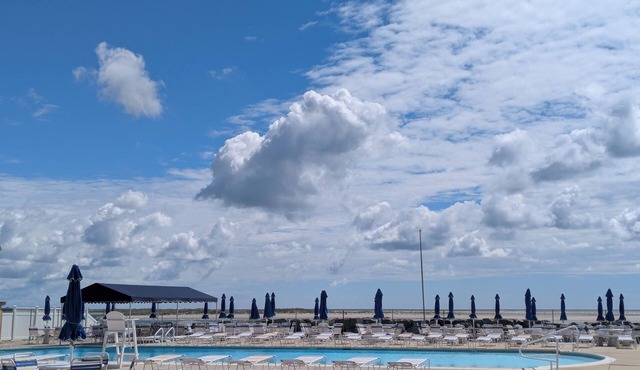 Welcome to Unit 125A at The Lodge Condominiums. Perfect for a memorable getaway!
