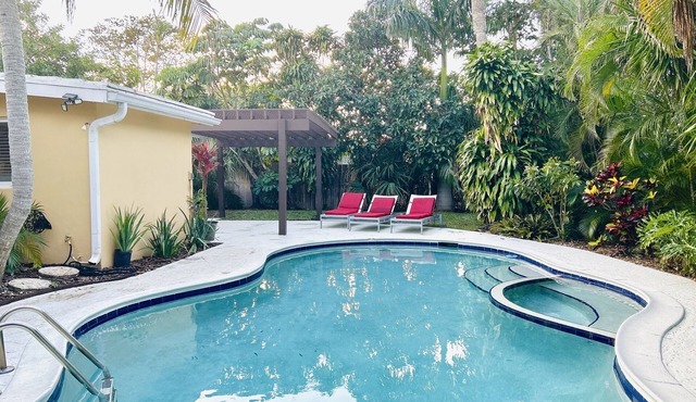 Welcome to your Private Oasis! Relax @ Pool Home @ Exclusive Imperial Point Area
