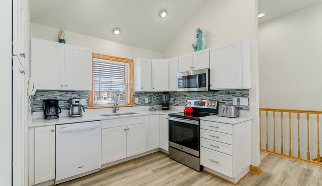 Well-appointed Corolla NC vacation home with short walk to the beach!
