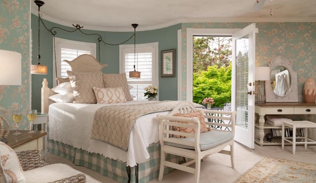 White Doe Inn Bed & Breakfast