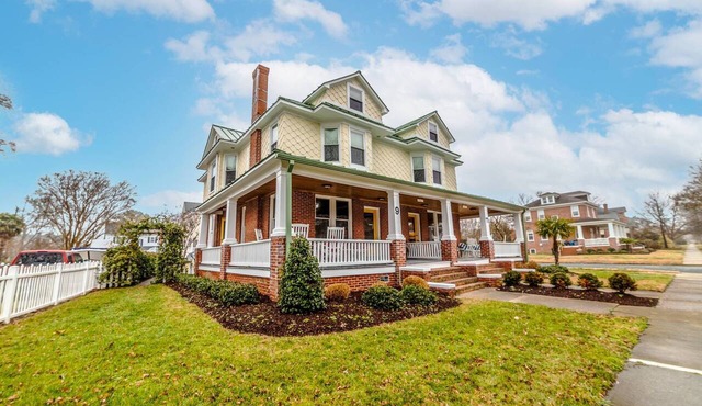 Wild Oats Home, Steps to Beach & Pet-Friendly