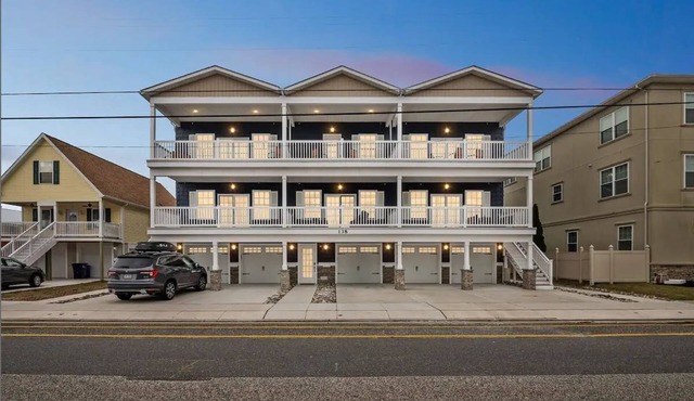 Wildwood Beach Bae 3BD/2BA 2.5 Blks to Beach New Const. 2 car parking w/Game Rm