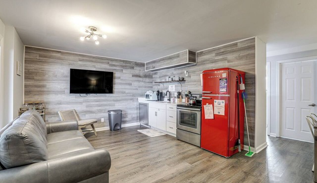 Wildwood Condo: Community Pool, Walk to Beach!
