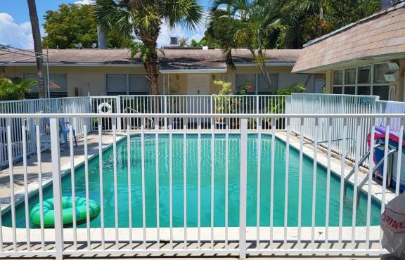 Wilton Manors Entire Apt with Pool