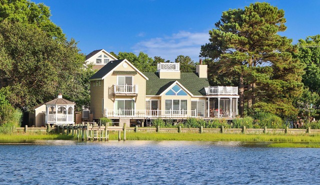Windshadow | Bayfront Sunsets w/Screened Gazebo, Dock, Fireplace, Sky Deck Porch & Pet Friendly