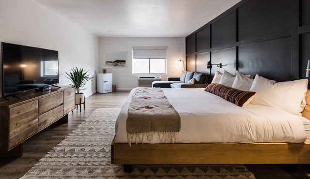Wonderstone King Suite Guest Room