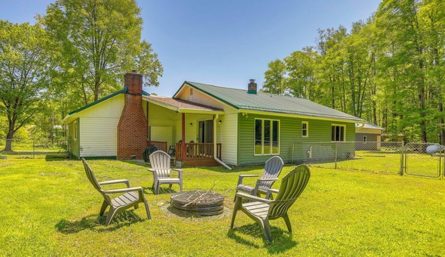 Woodsy Home Near Cassadaga Lakes: Pets Welcome!
