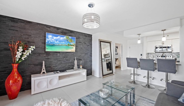 Yacht Club Aventura 1 Bd 1 Den Luxury Parking inc
