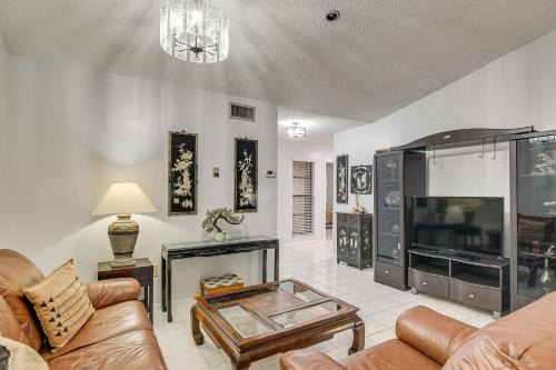 Yard & Patio! Lakefront Family Escape in Sunrise