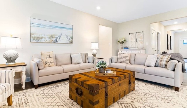 Your Home Away From HomeLuxury7BR House*Sleeps 14