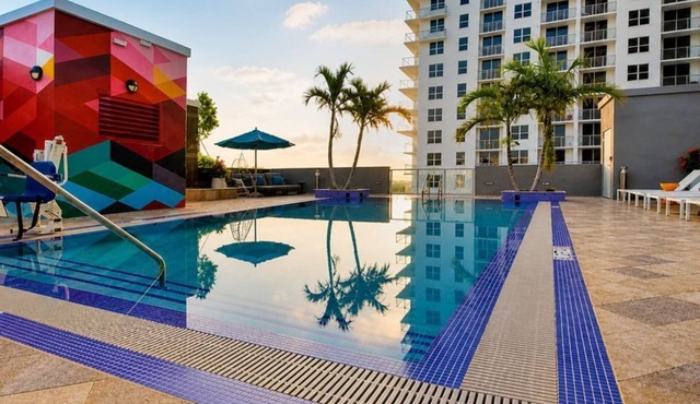 Your Modern Retreat – 2BR with Pool & Gym
