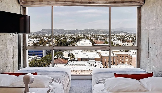 Your Relaxing Getaway Awaits! 2 City View Units, Pet-friendly, Outdoor Pool