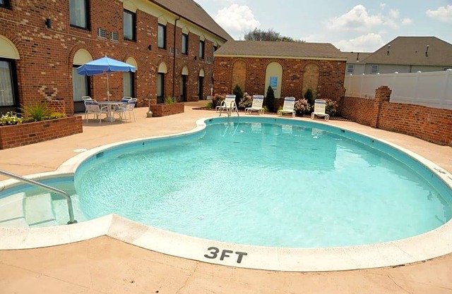 2-Star Hotel ∙ Best Western PLUS Governor's Inn Richmond