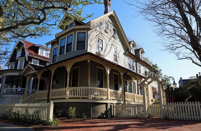 Beautifully Renovated in Heart of Cape May - 1 Block to Beach; 1 Block to Mall