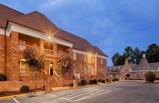 Best Western Plus Governor's Inn Richmond