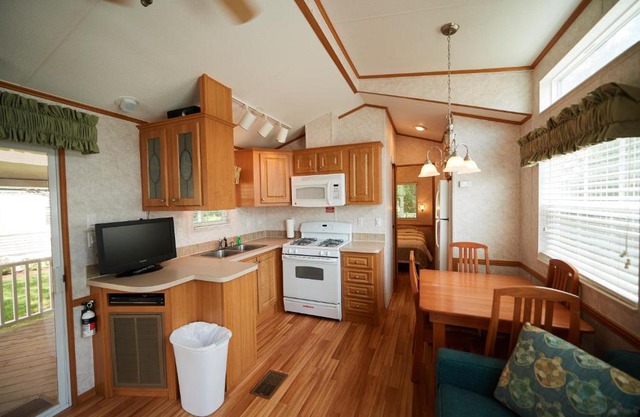 Bethpage Two-Bedroom Cottage 9