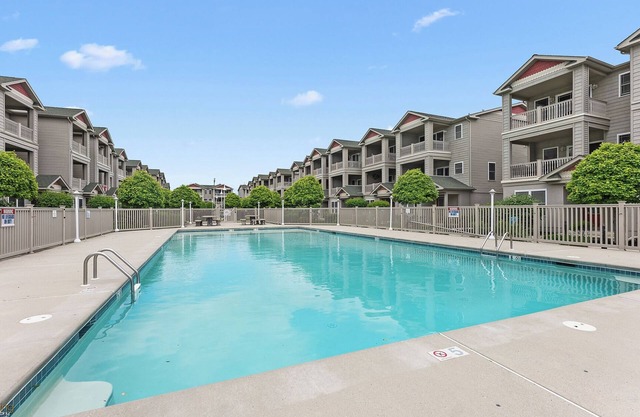 BIGGEST+BEST POOL IN WW! WILDWOOD SQUARE TOWNHOUSE!