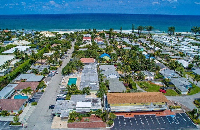 Boutique style apartment in a dream location with pool 200 meters from the beach R