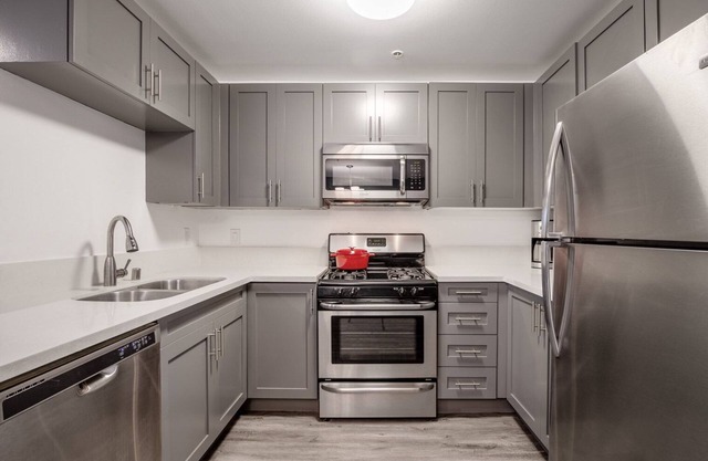 Central Brentwood 1BR w/Pool, near UCLA, San Vicente, by Blueground
