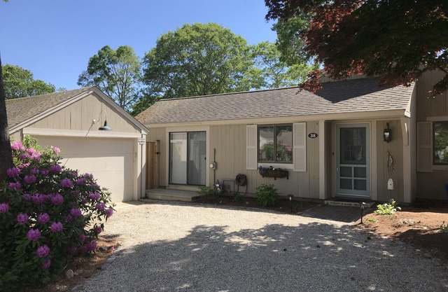 Charming 3bd/2ba Home in New Seabury w/Pool, firepit, central A/C, near beaches