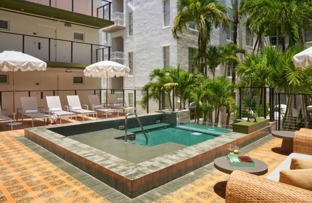 Escape to Miami Beach Bliss! Poolside Haven, Steps to Lummus Park, Pet-Welcome!"