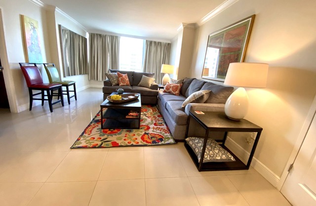 Ft. Lauderdale 2 Bedroom/2 Bath Private Condo With Kitchen On The Beach