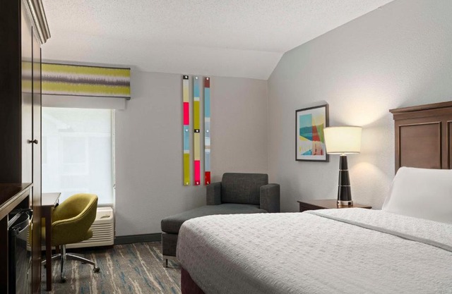 Hampton Inn Suites Newport Oyster Point 