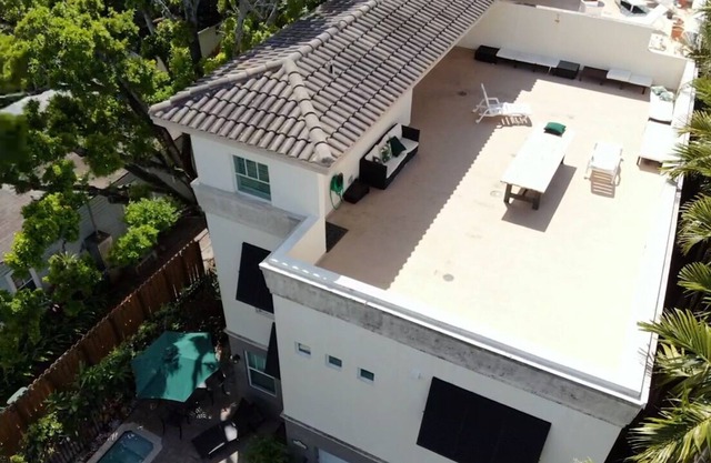 Home in Fort Lauderdale with POOL and ROOFTOP
