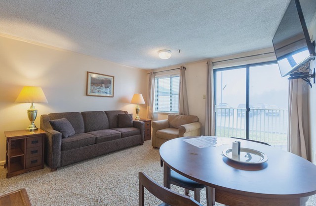 Stroll to Slopes, Village Area, Ski in/out Unit117