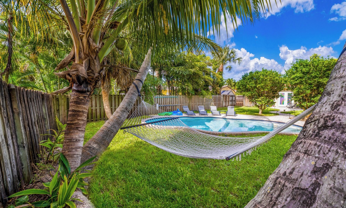 Poinsettia Heights House | Charming 2-bedroom House with a Private Pool in the Heart of Fort Lauderdale