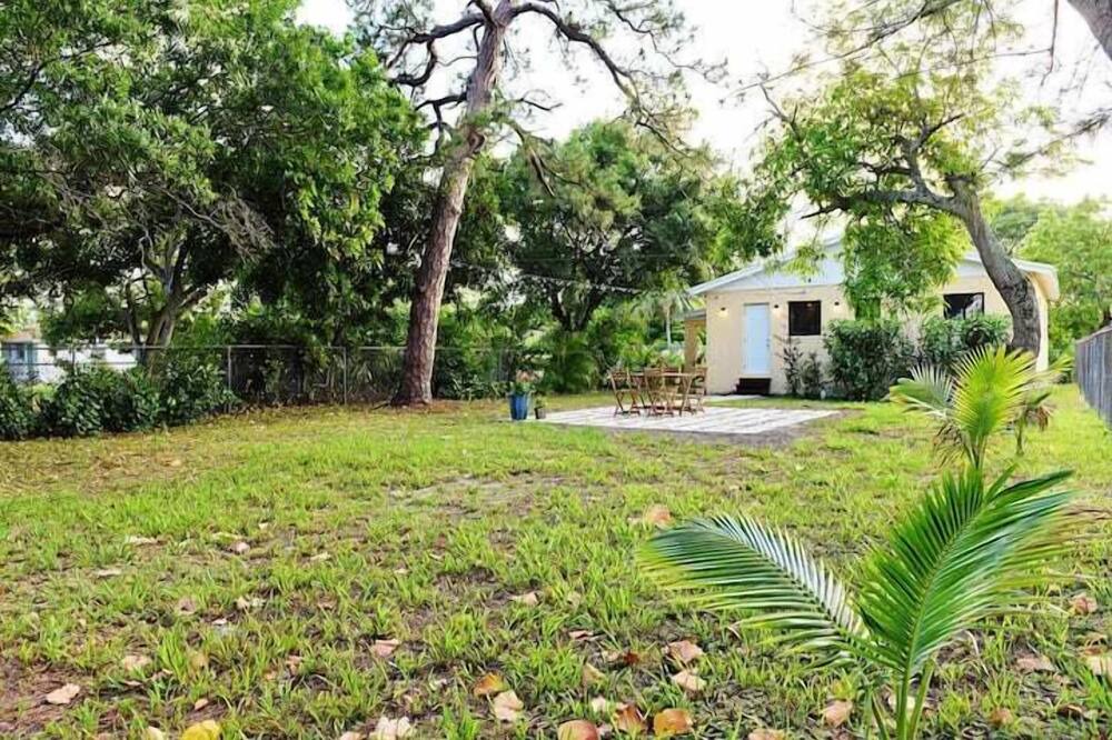 Central Fort Lauderdale Apartment | 2 Bedroom 825172 by Houzlet