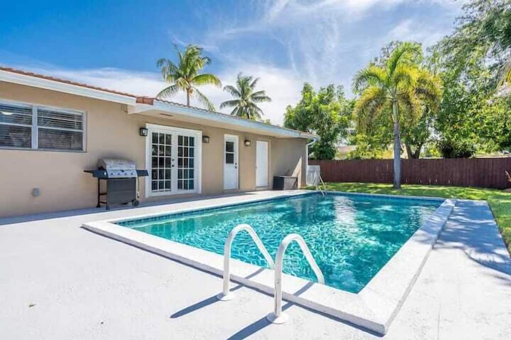 West Hollywood Apartment | 3 Bedroom 731645 by Houzlet